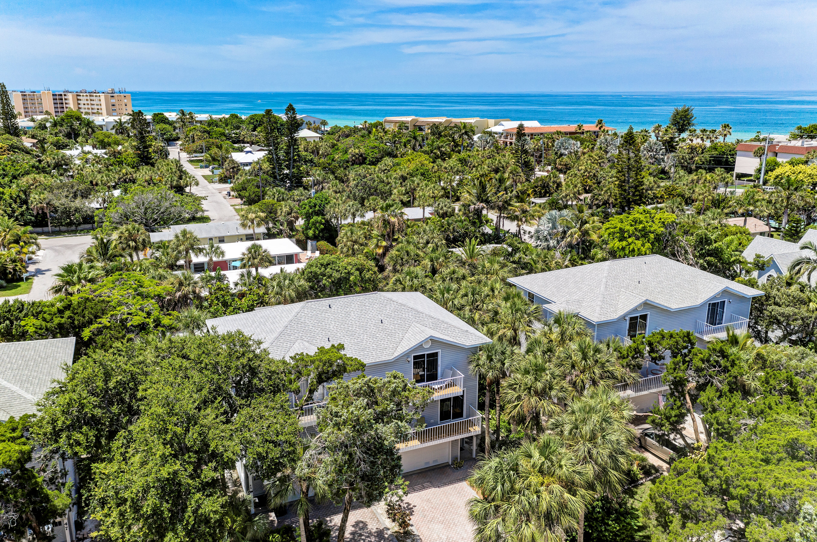 2 Bedroom Townhouse just a short walk to the beach