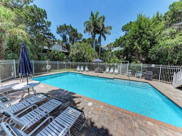 2 Bedroom Townhouse just a short walk to the beach