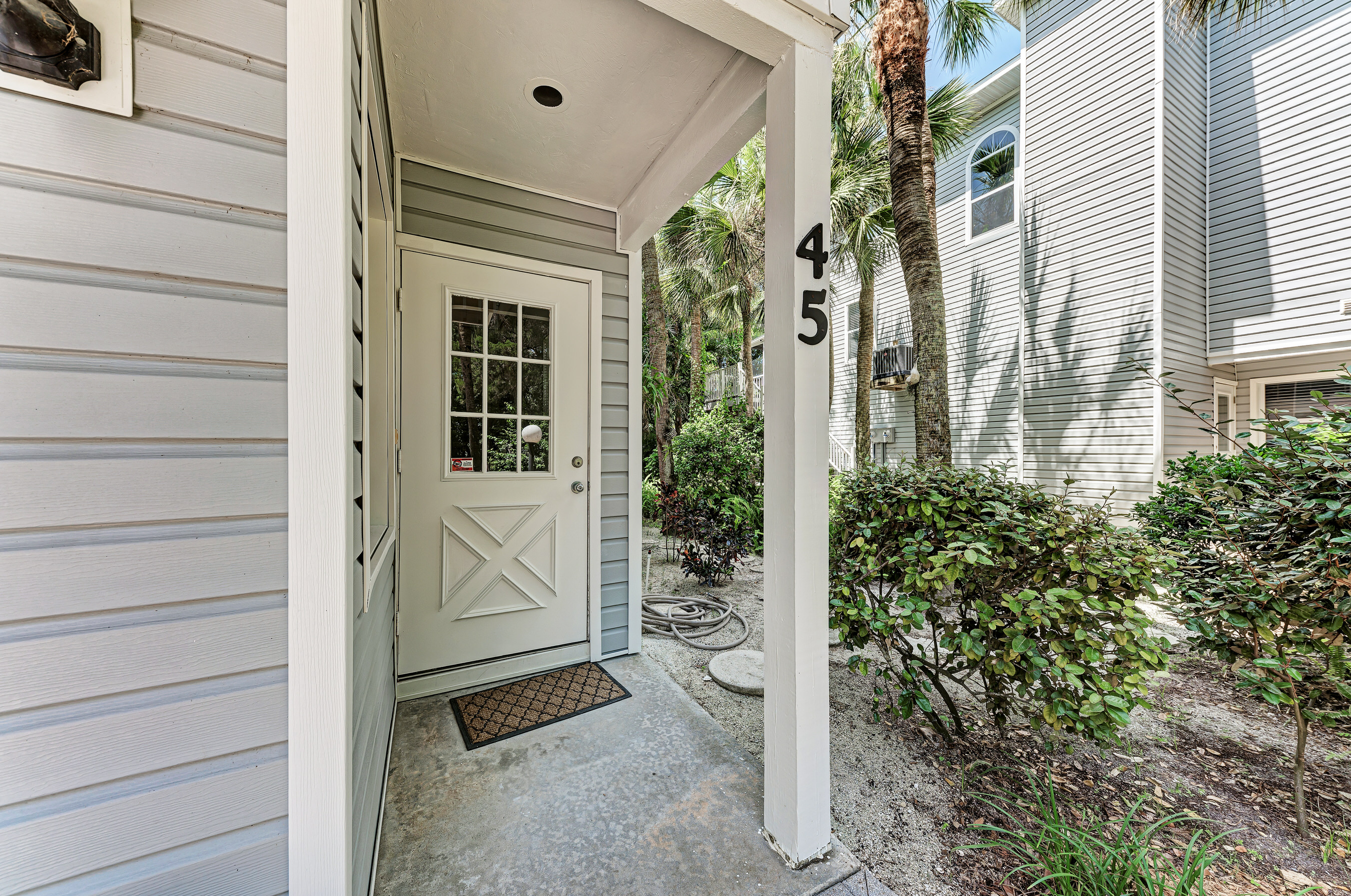 2 Bedroom Townhouse just a short walk to the beach