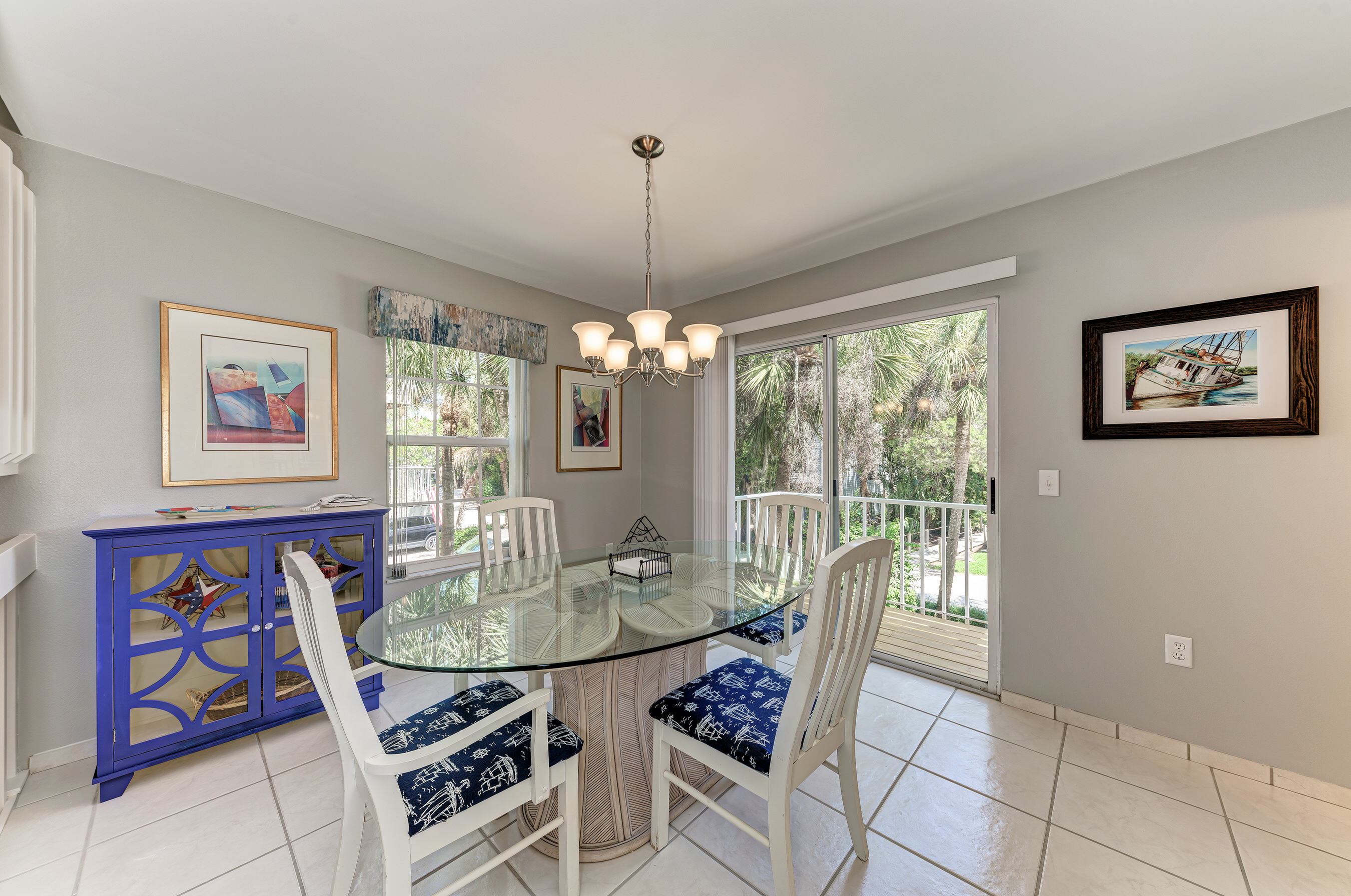 2 Bedroom Townhouse just a short walk to the beach