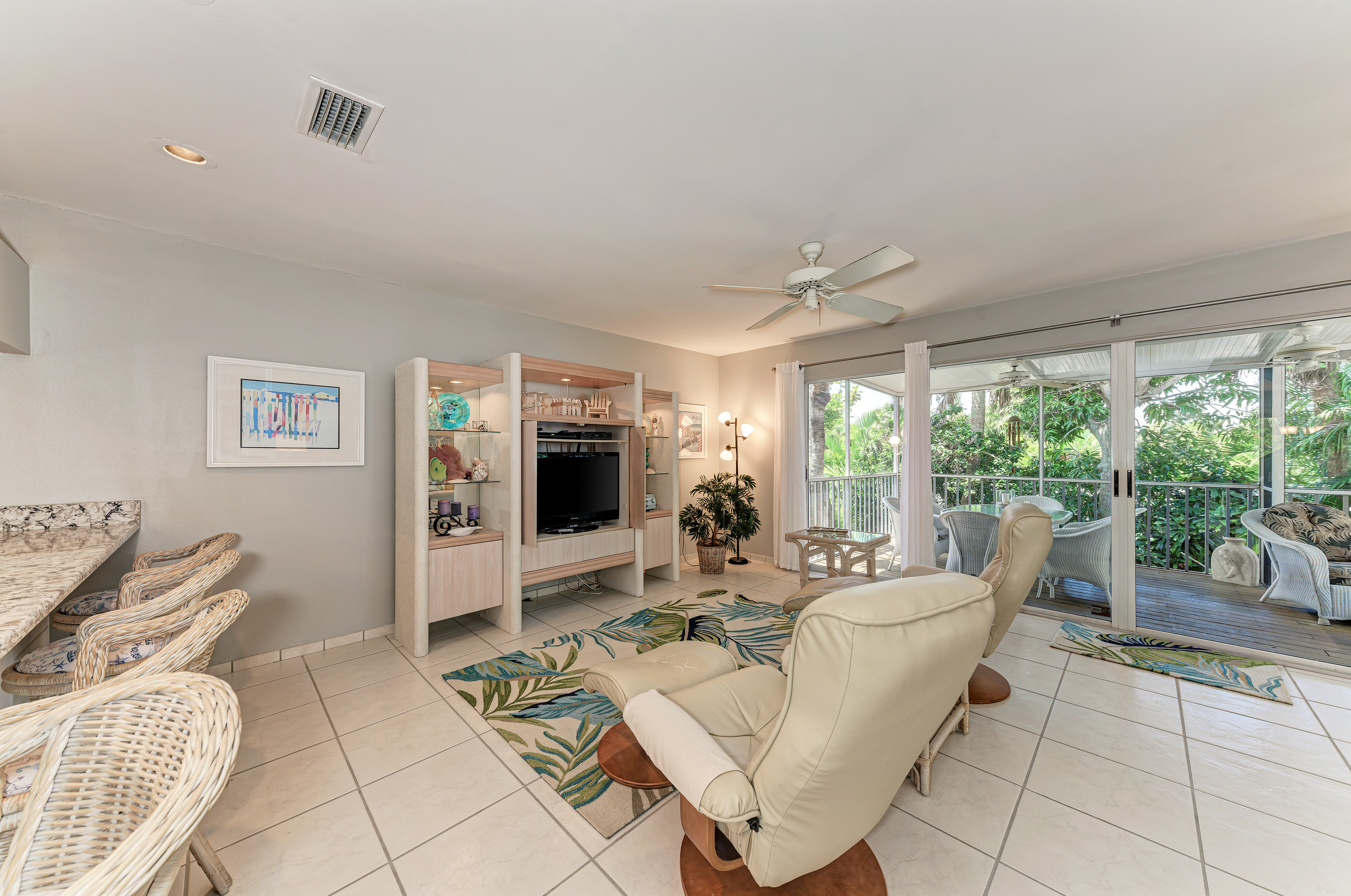 2 Bedroom Townhouse just a short walk to the beach