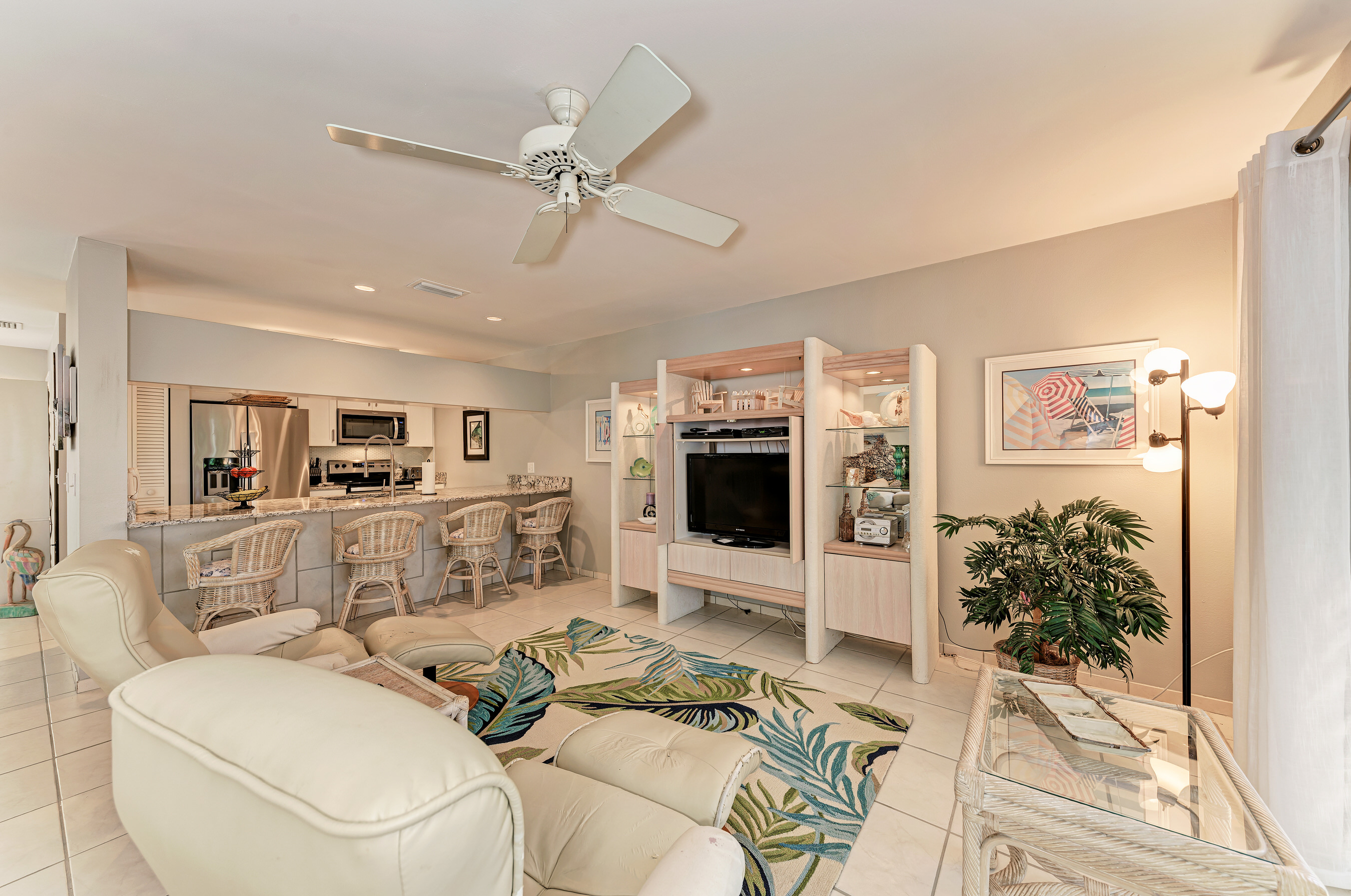 2 Bedroom Townhouse just a short walk to the beach