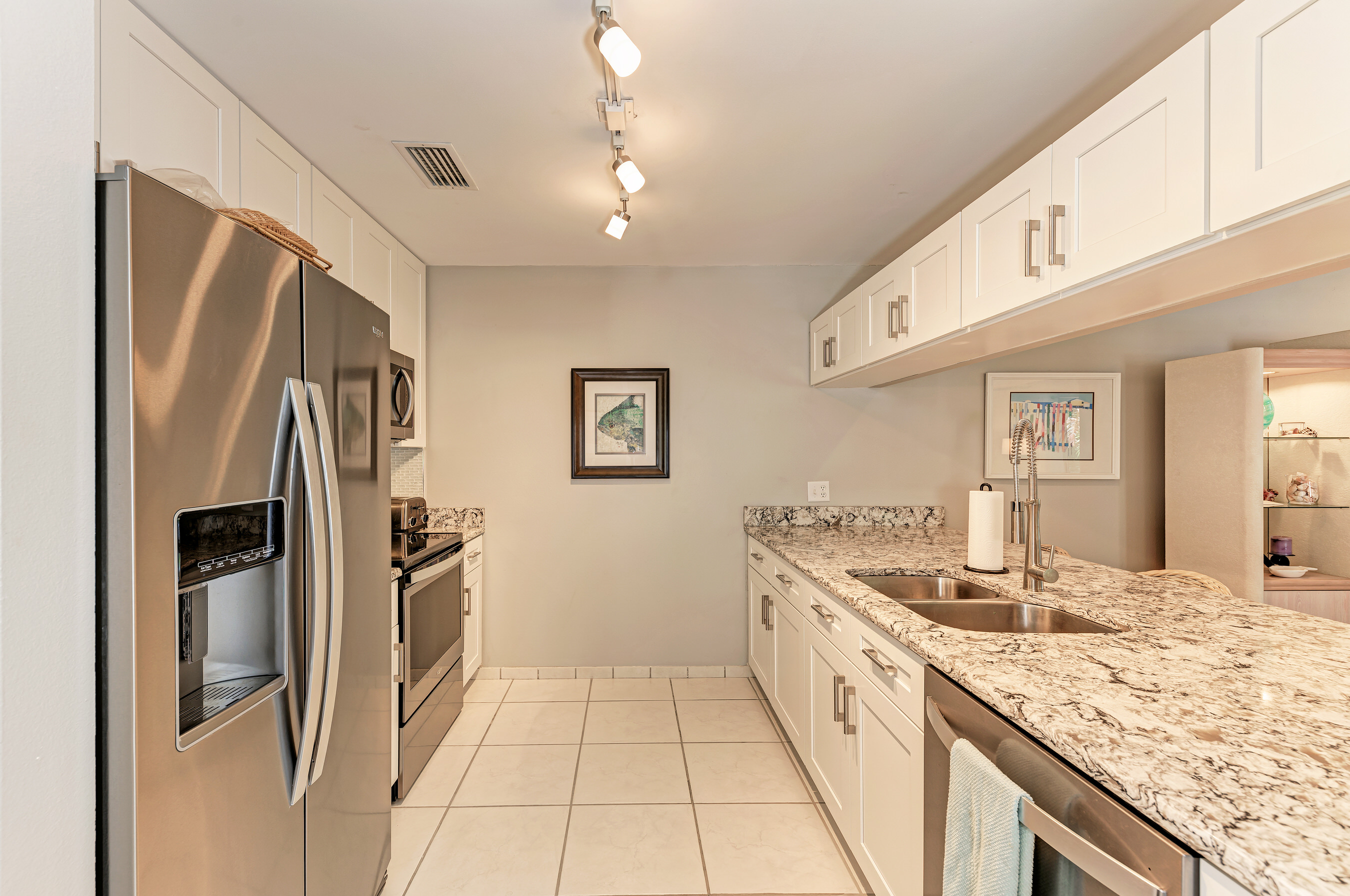 2 Bedroom Townhouse just a short walk to the beach