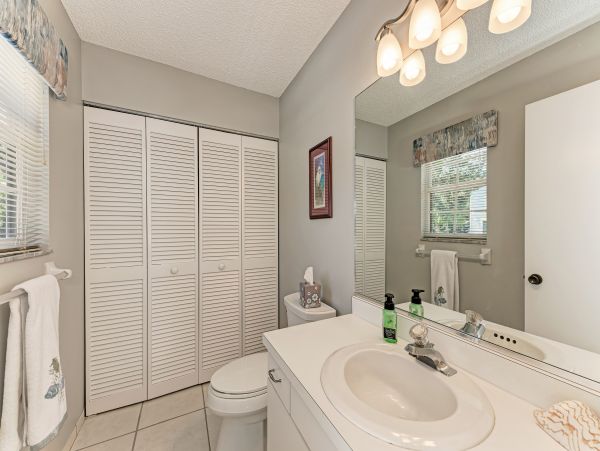 2 Bedroom Townhouse just a short walk to the beach