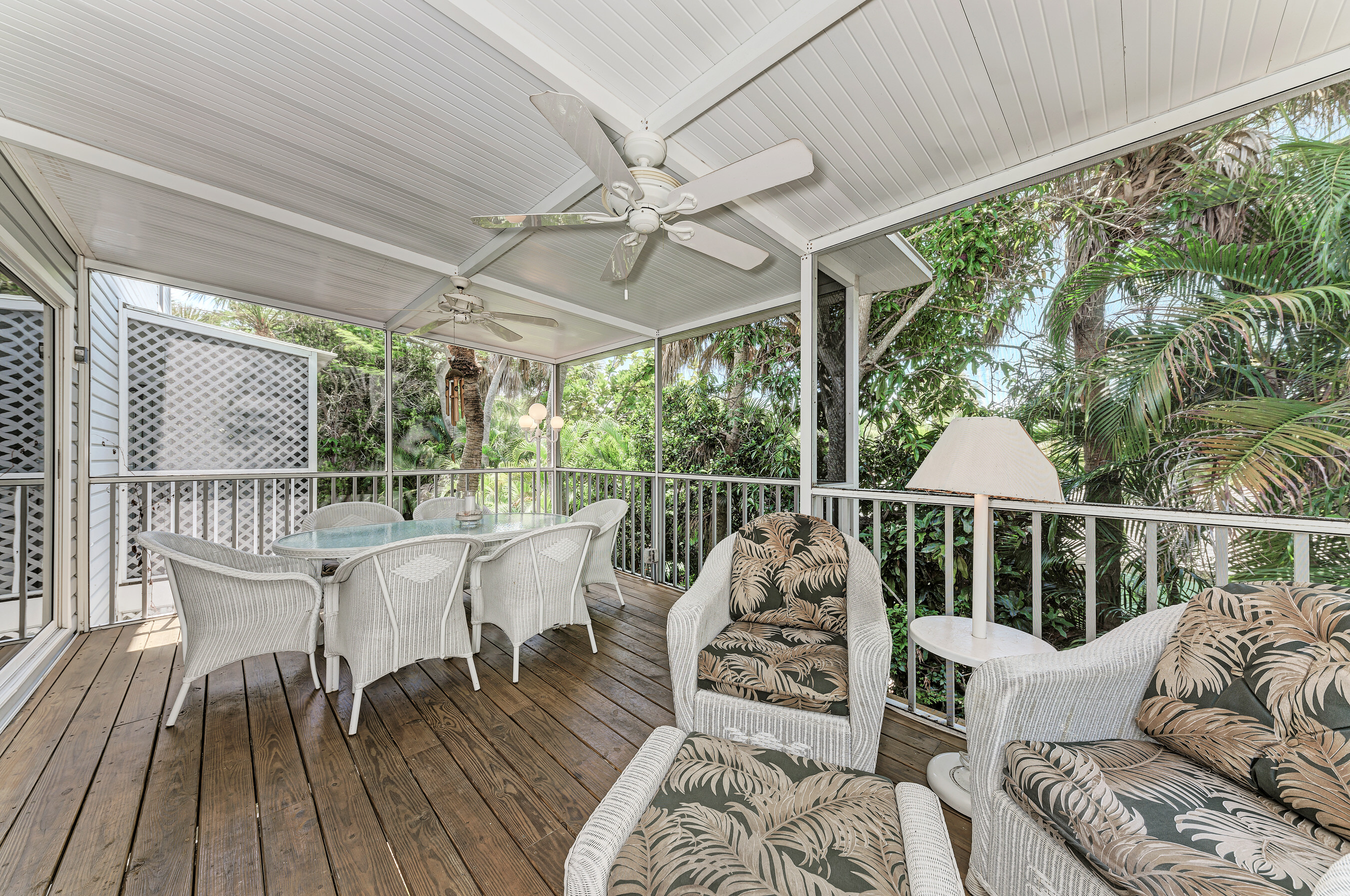 2 Bedroom Townhouse just a short walk to the beach
