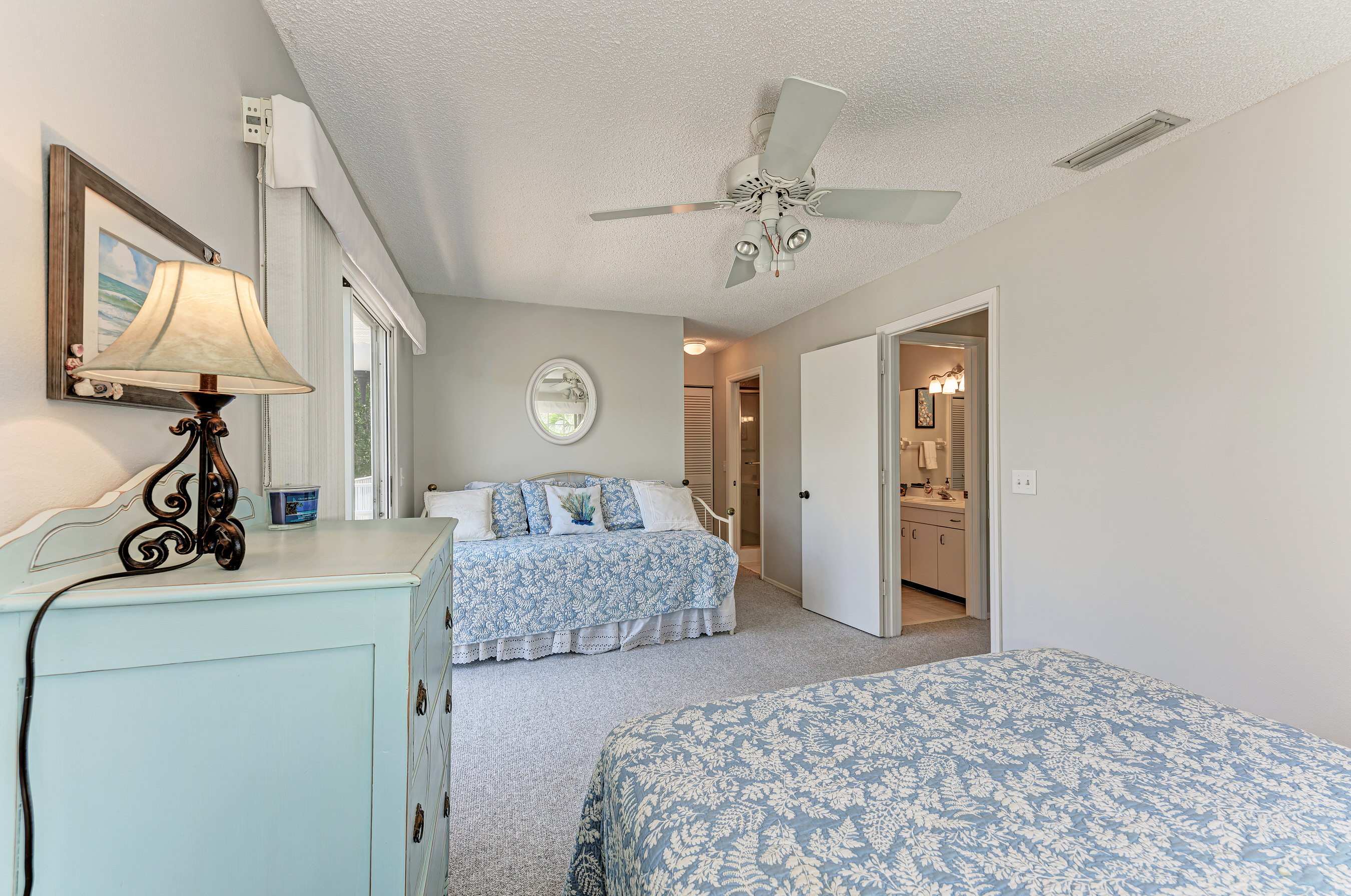 2 Bedroom Townhouse just a short walk to the beach