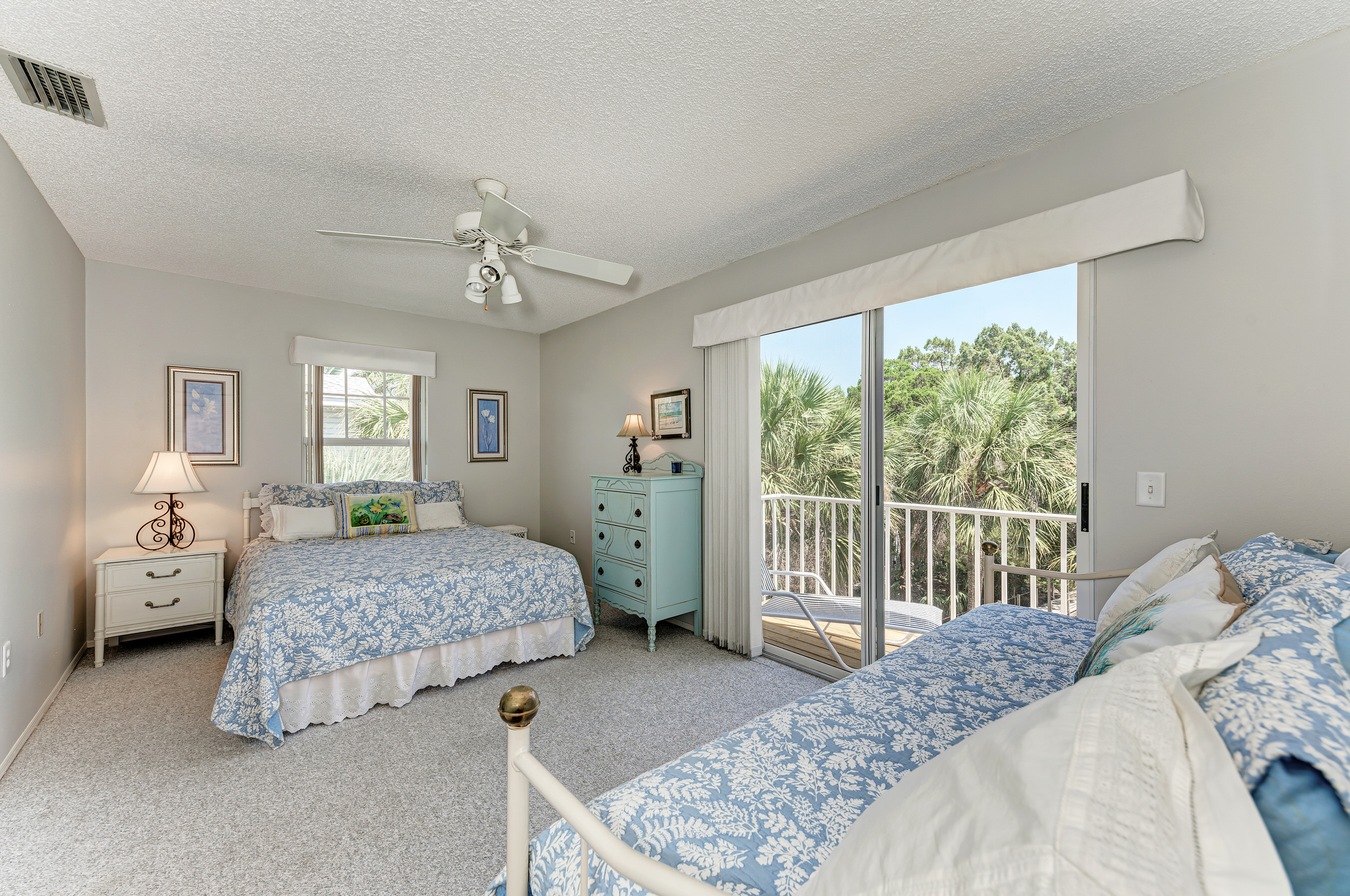 2 Bedroom Townhouse just a short walk to the beach
