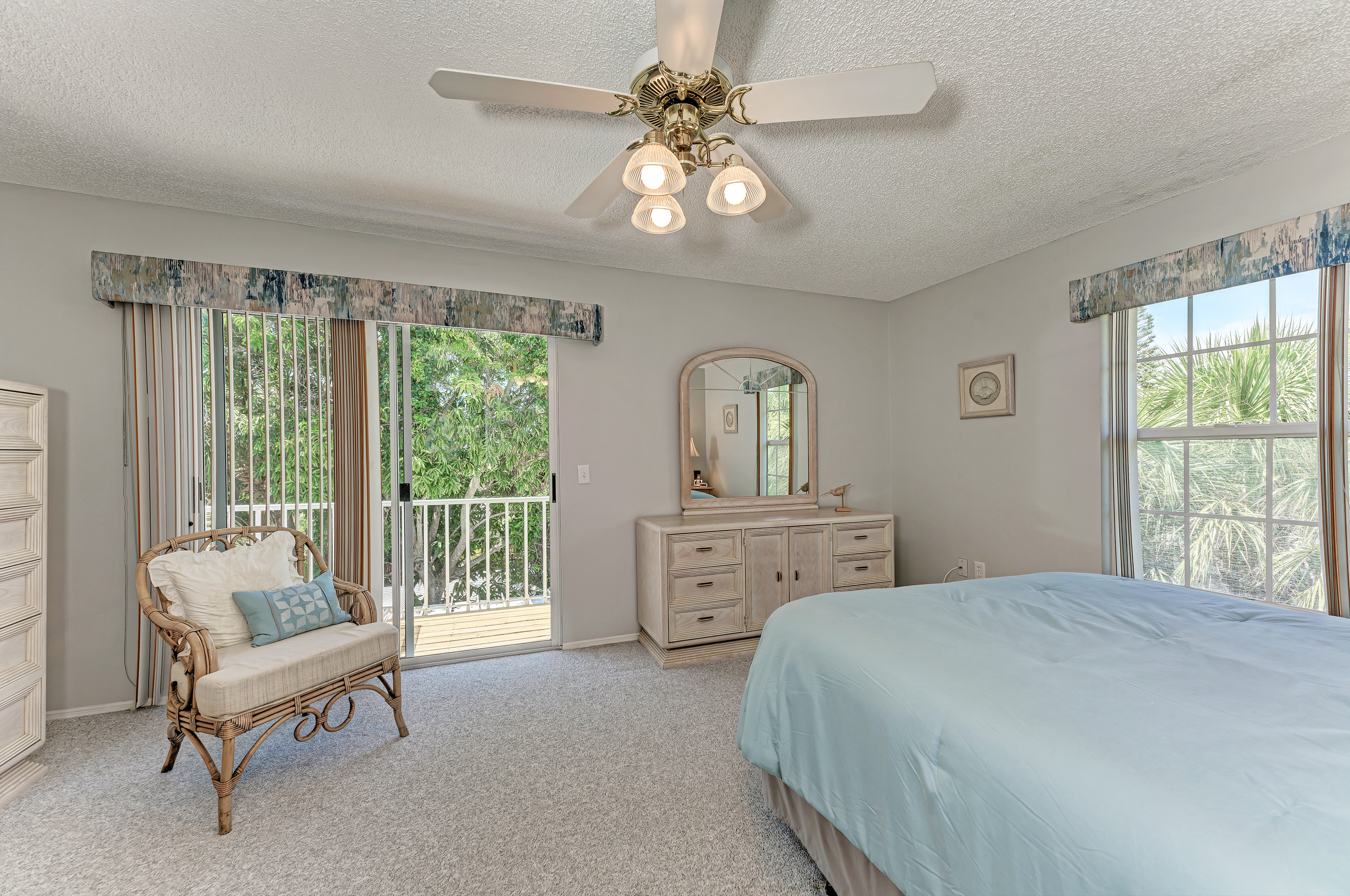 2 Bedroom Townhouse just a short walk to the beach