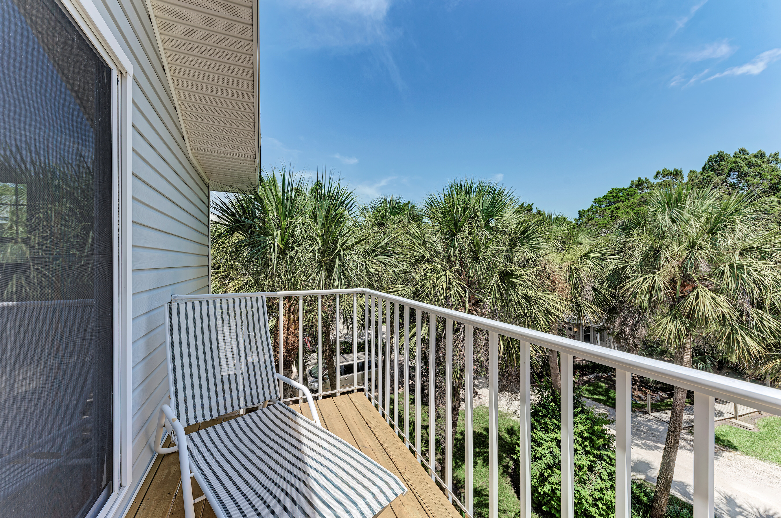 2 Bedroom Townhouse just a short walk to the beach