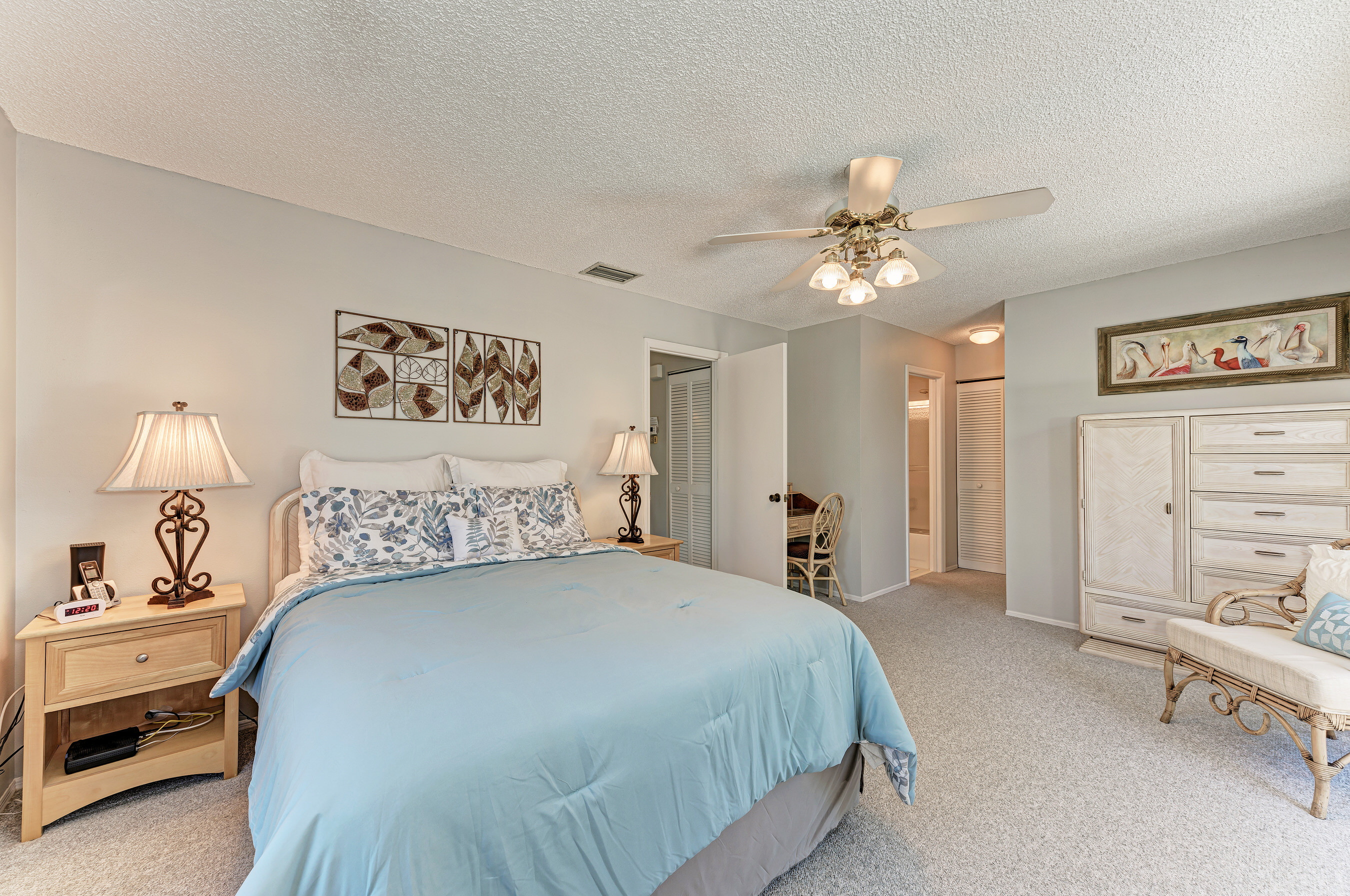 2 Bedroom Townhouse just a short walk to the beach