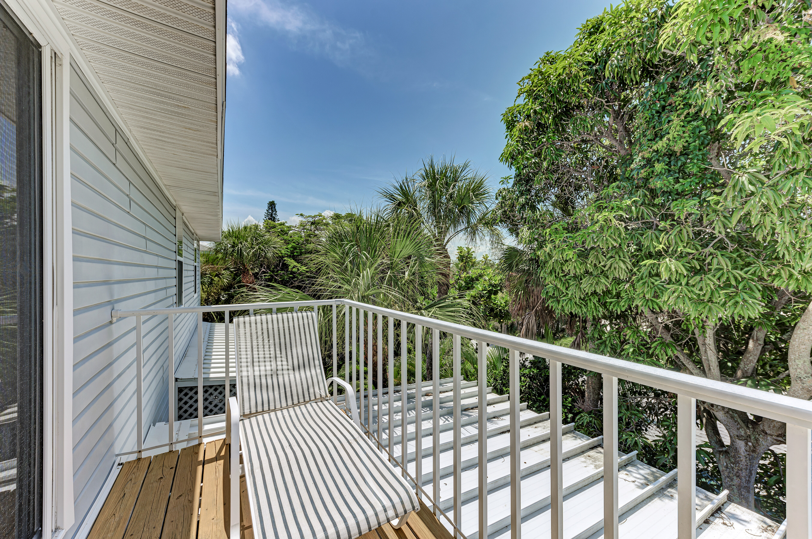 2 Bedroom Townhouse just a short walk to the beach