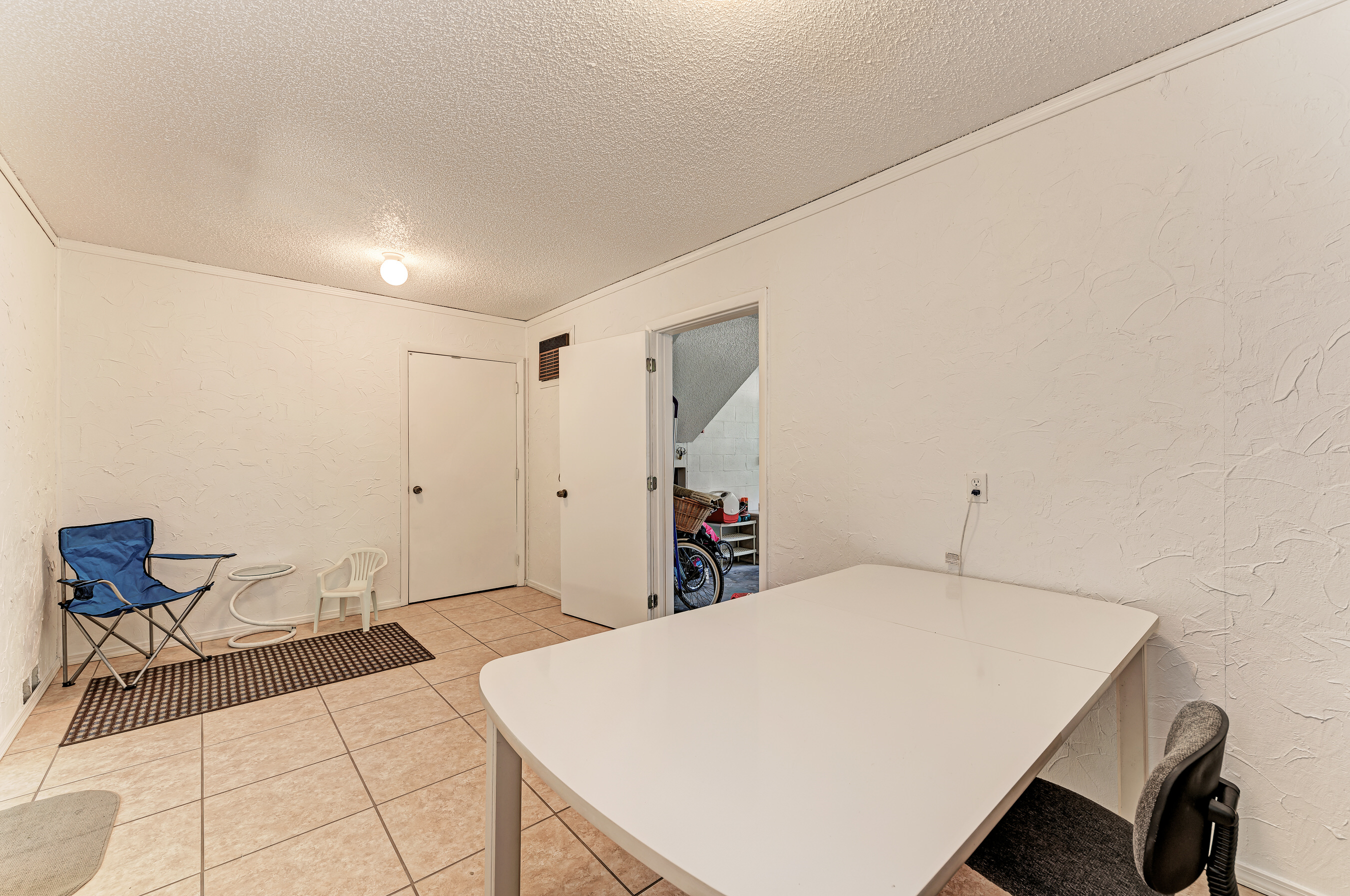 2 Bedroom Townhouse just a short walk to the beach