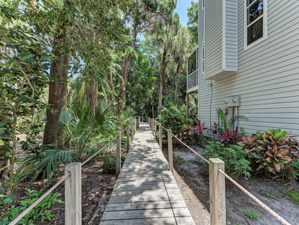 2 Bedroom Townhouse just a short walk to the beach