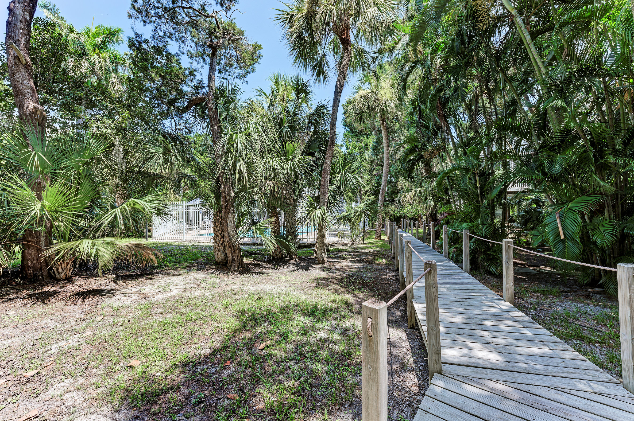 2 Bedroom Townhouse just a short walk to the beach