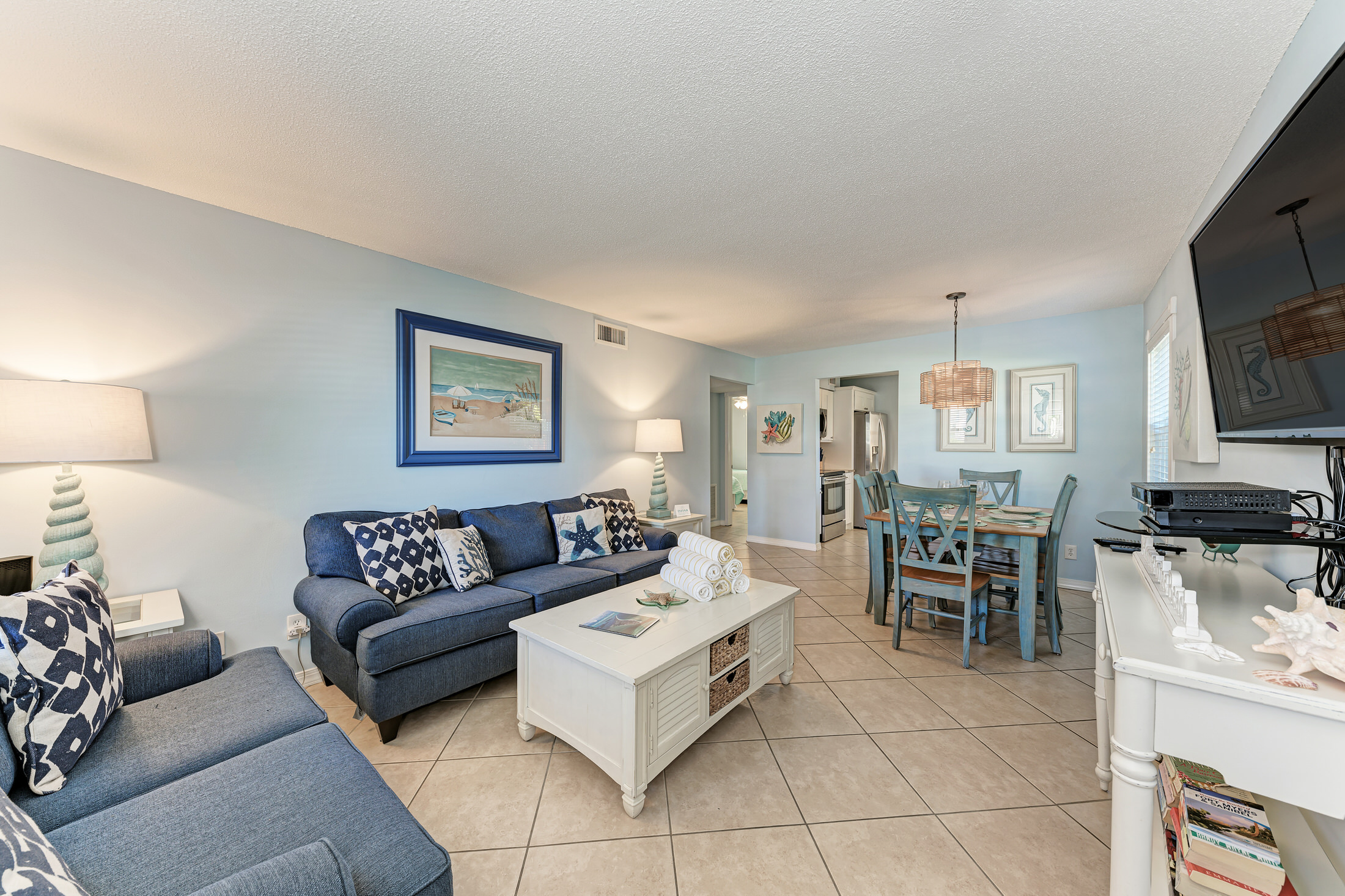 Holmes Beach Vacation Condo Two bedroom Walk  to  Beach