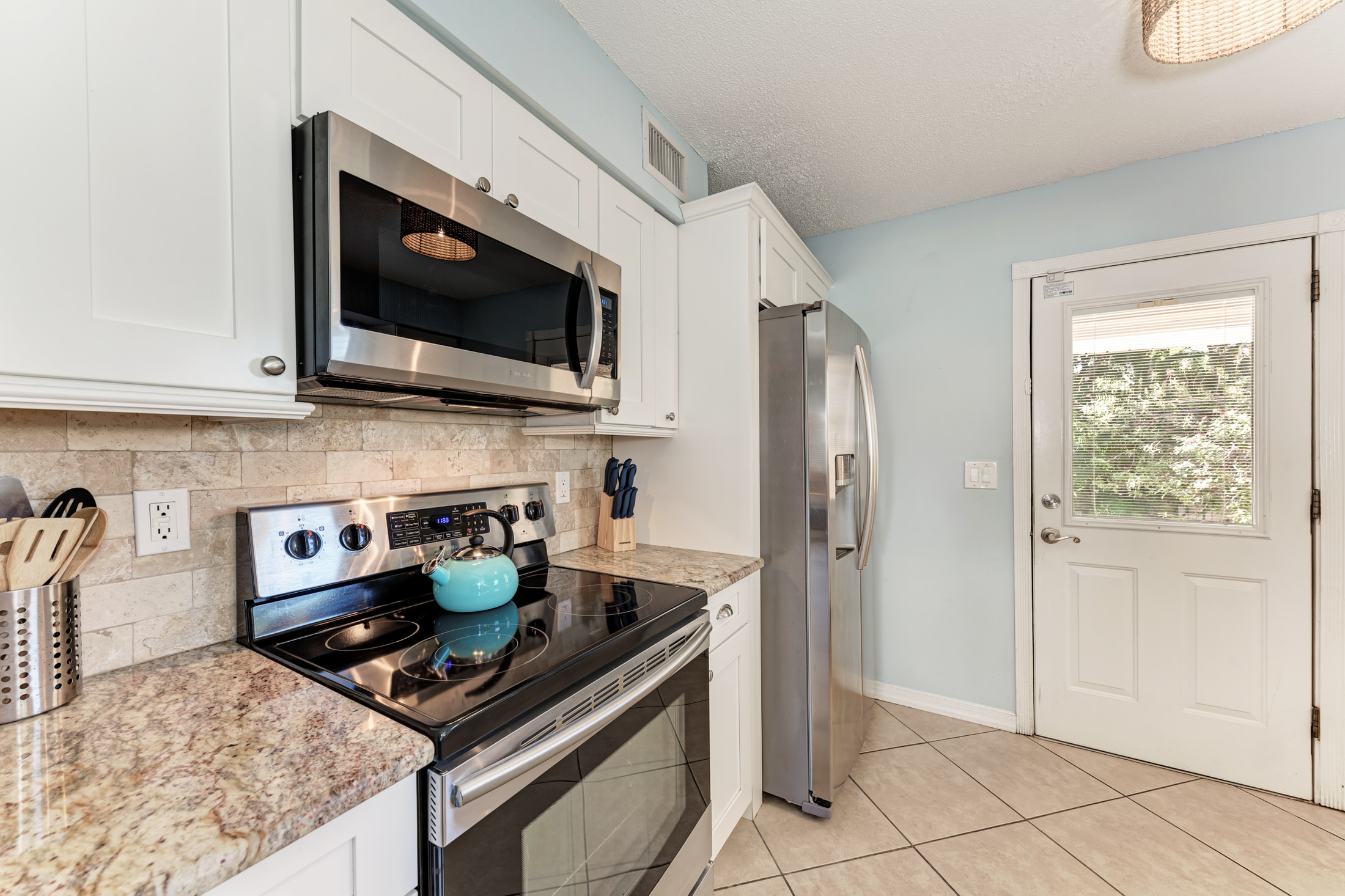 Holmes Beach Vacation Condo Two bedroom Walk  to  Beach