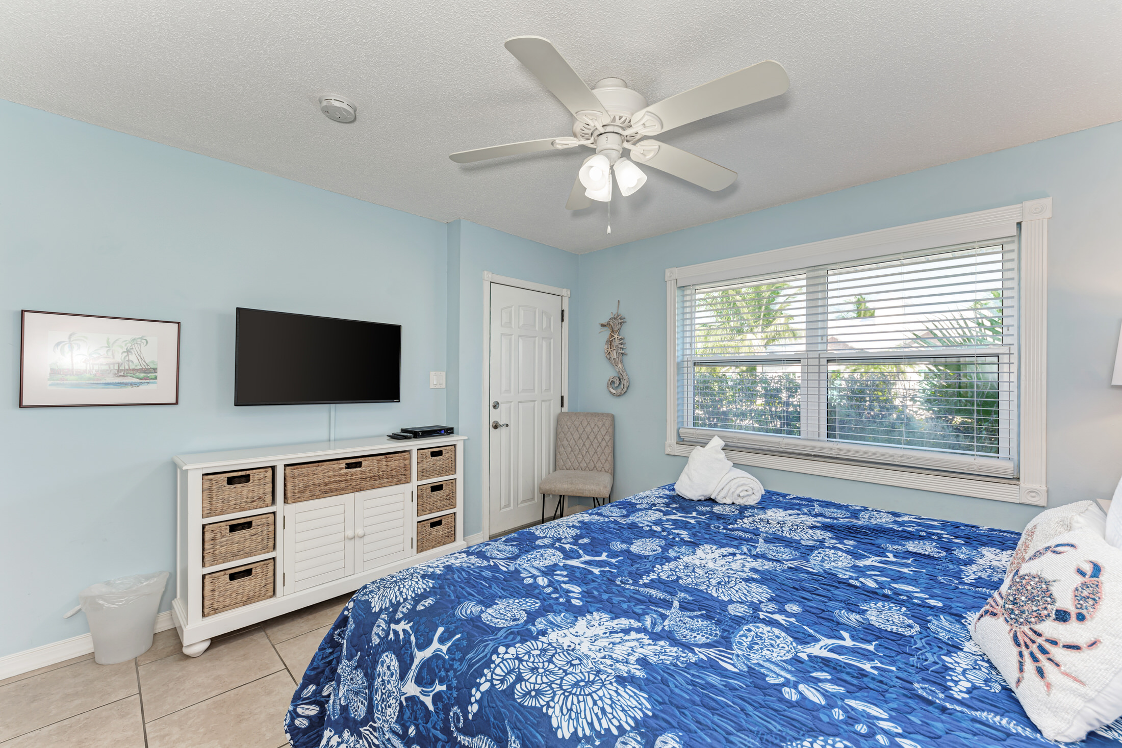 Holmes Beach Vacation Condo Two bedroom Walk  to  Beach
