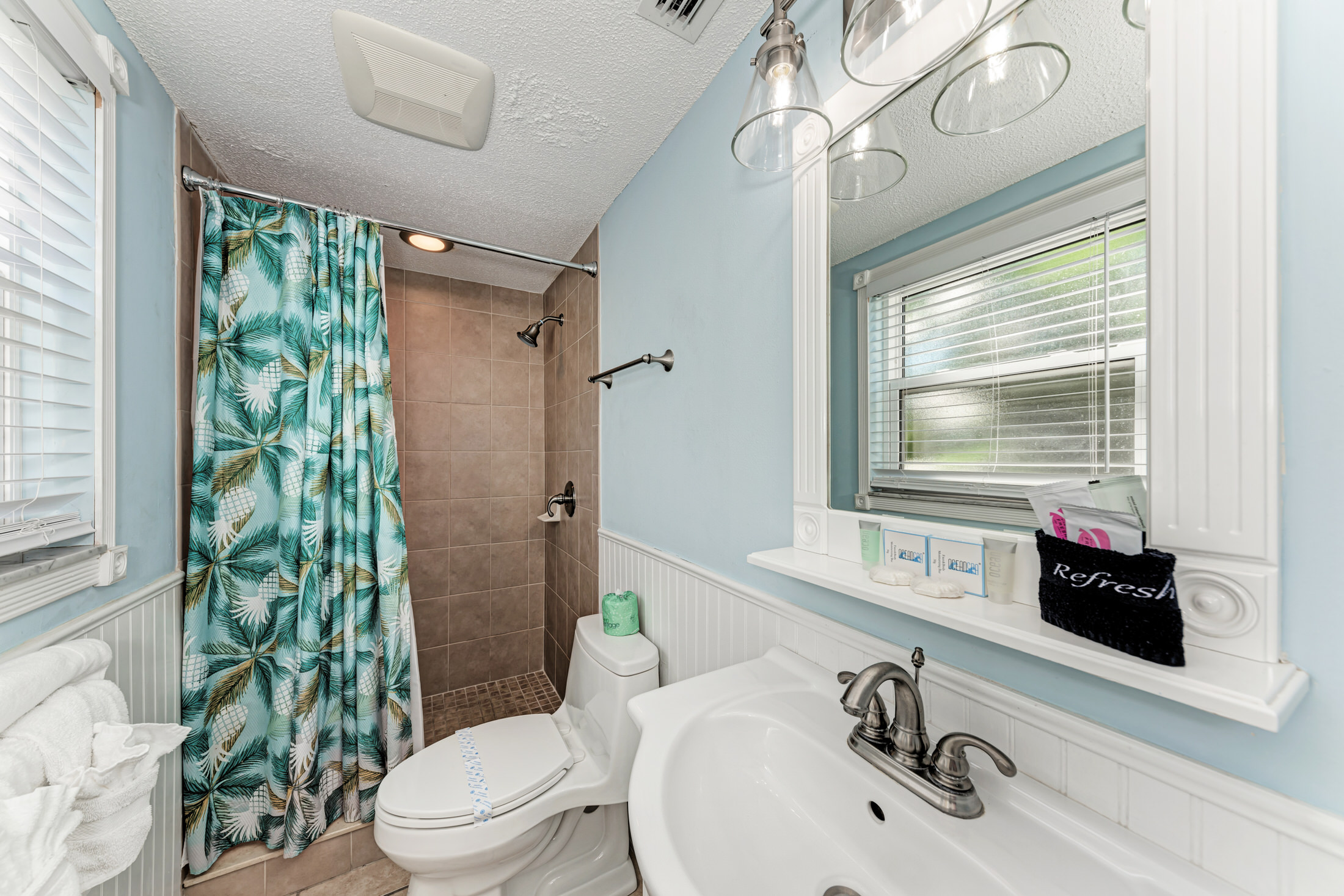 Holmes Beach Vacation Condo Two bedroom Walk  to  Beach