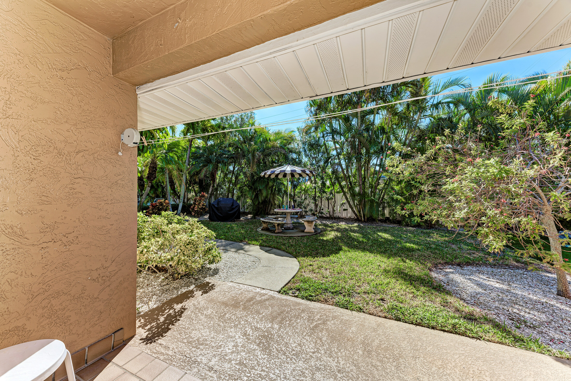 Holmes Beach Vacation Condo Two bedroom Walk  to  Beach