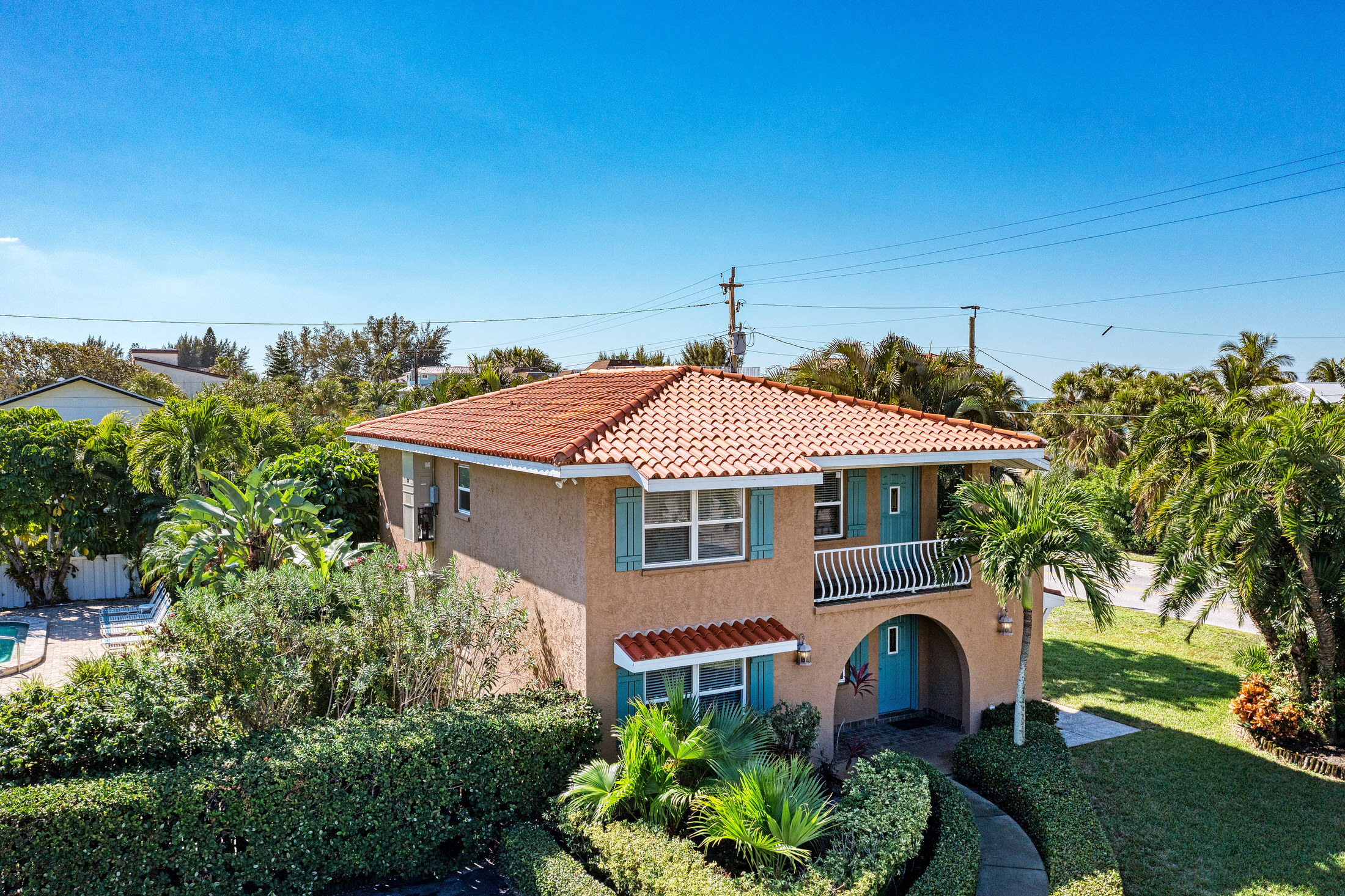 Holmes Beach Vacation Condo Two bedroom Walk  to  Beach