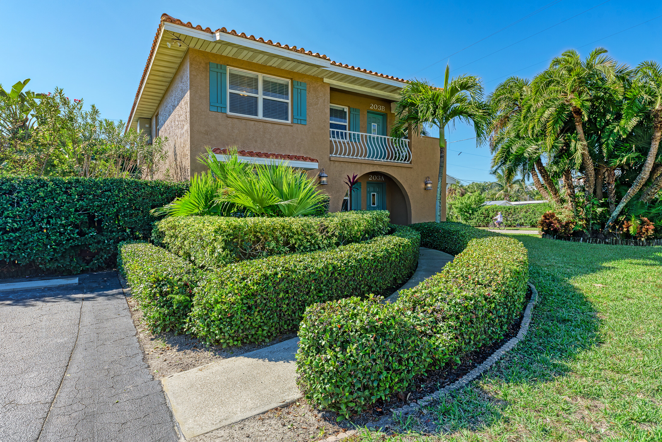 Two Bedroom Vacation Condo Just Two Minutes to the Beach