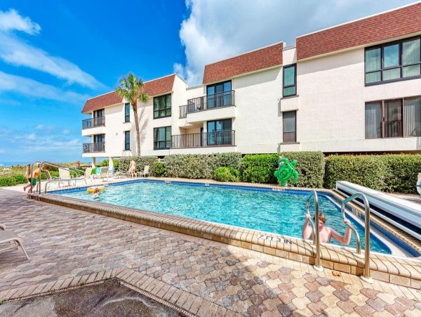 Two Bedroom Gulf Front Vacation Condo in Holmes Beach
