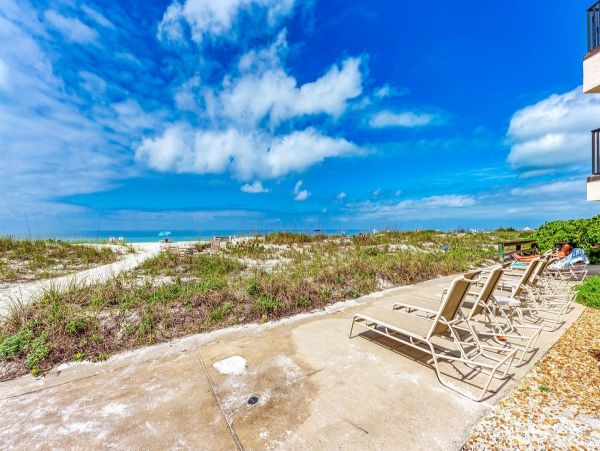 Two Bedroom Gulf Front Vacation Condo in Holmes Beach