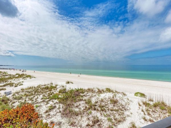 Two Bedroom Gulf Front Vacation Condo in Holmes Beach