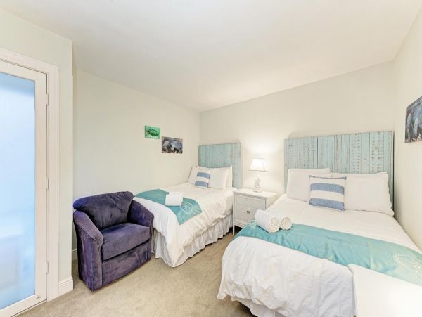 Two Bedroom Gulf Front Vacation Condo in Holmes Beach