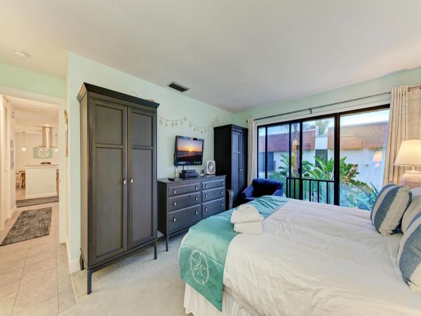 Two Bedroom Gulf Front Vacation Condo in Holmes Beach