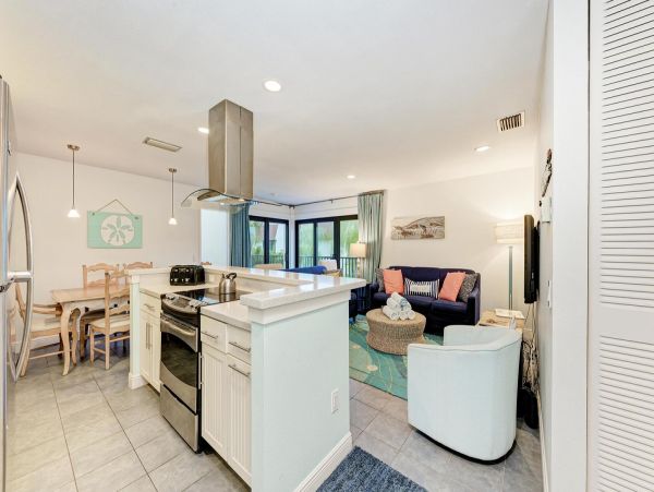 Two Bedroom Gulf Front Vacation Condo in Holmes Beach