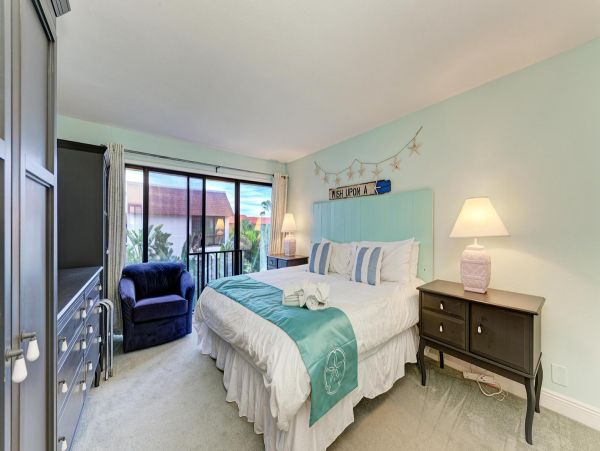 Two Bedroom Gulf Front Vacation Condo in Holmes Beach
