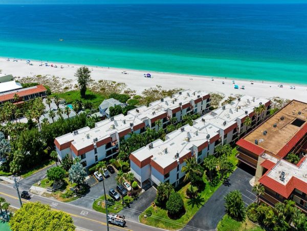 Two Bedroom Gulf Front Vacation Condo in Holmes Beach