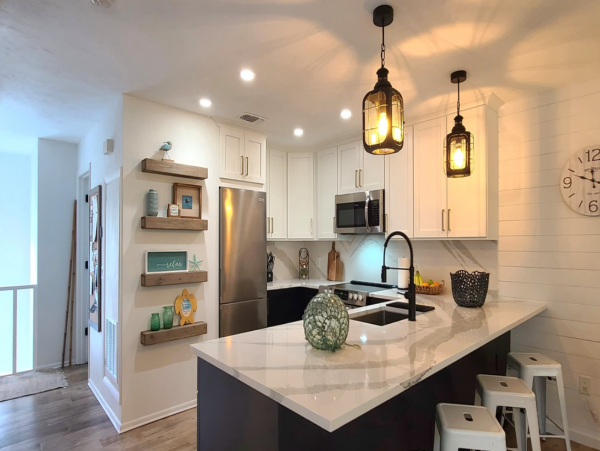 Gorgeous Two Bedroom Townhome Short Walk to Beach
