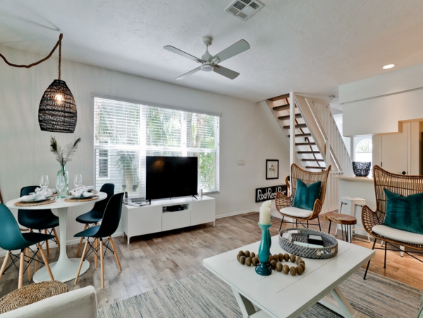Gorgeous Two Bedroom Townhome Short Walk to Beach