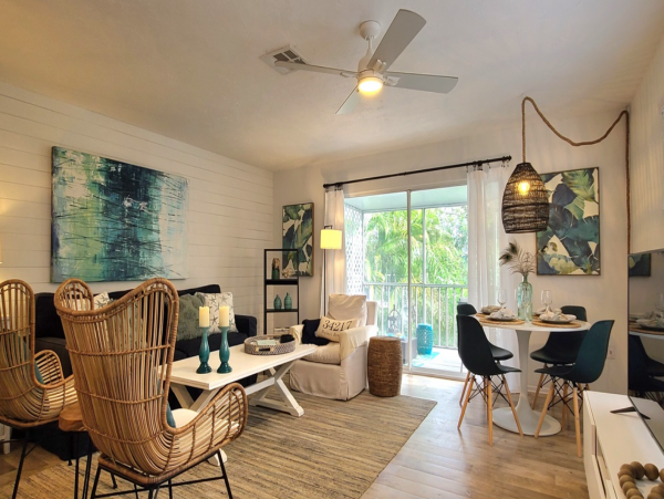 Gorgeous Two Bedroom Townhome Short Walk to Beach