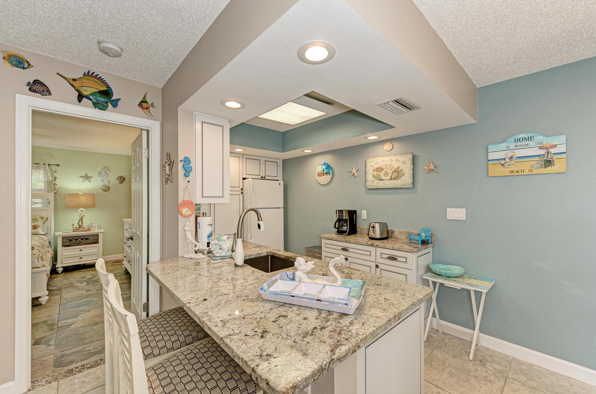 Holmes Beach Vacation Condo One Bedroom Steps to Beach