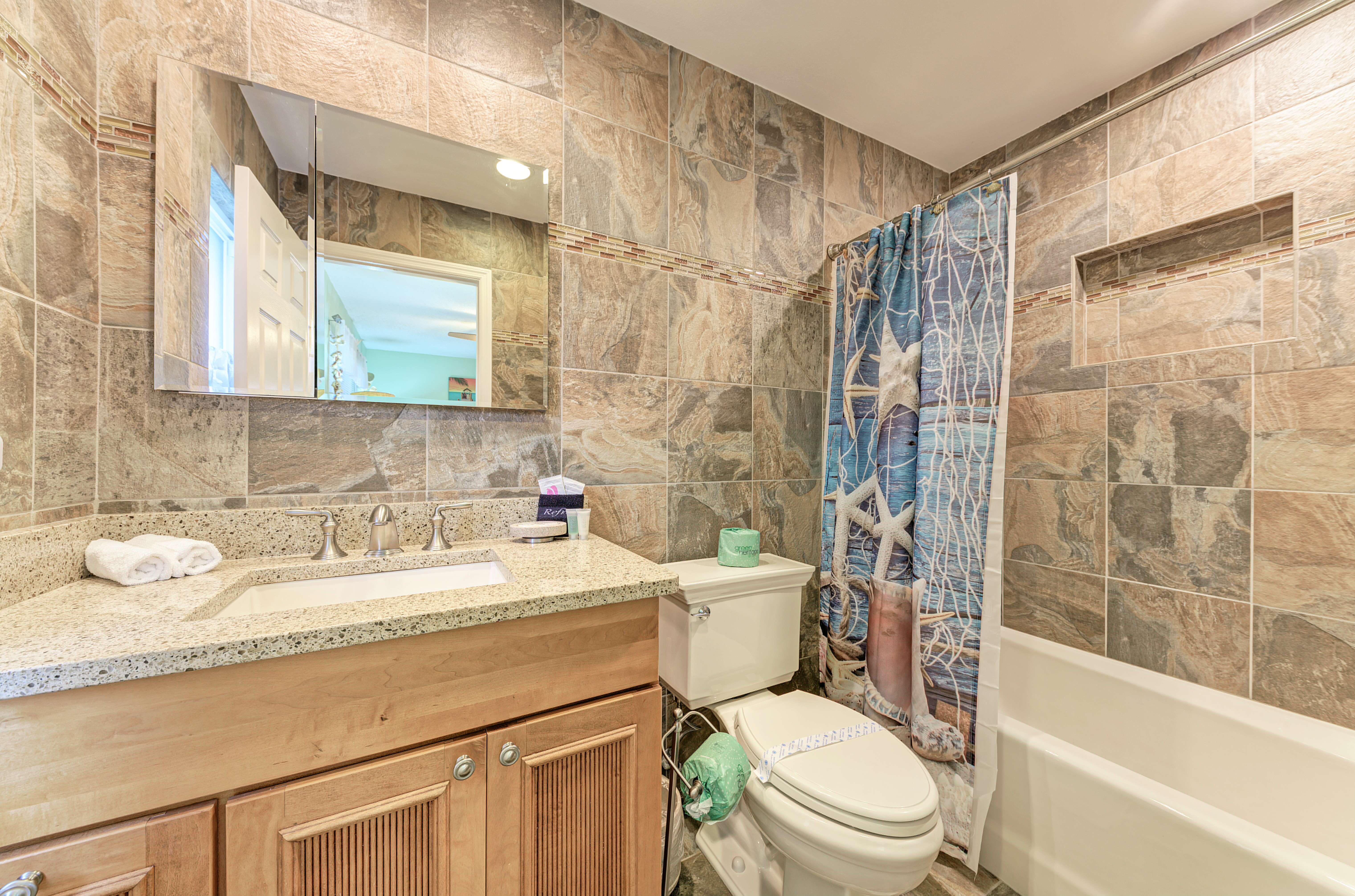 Holmes Beach Vacation Condo One Bedroom Steps to Beach