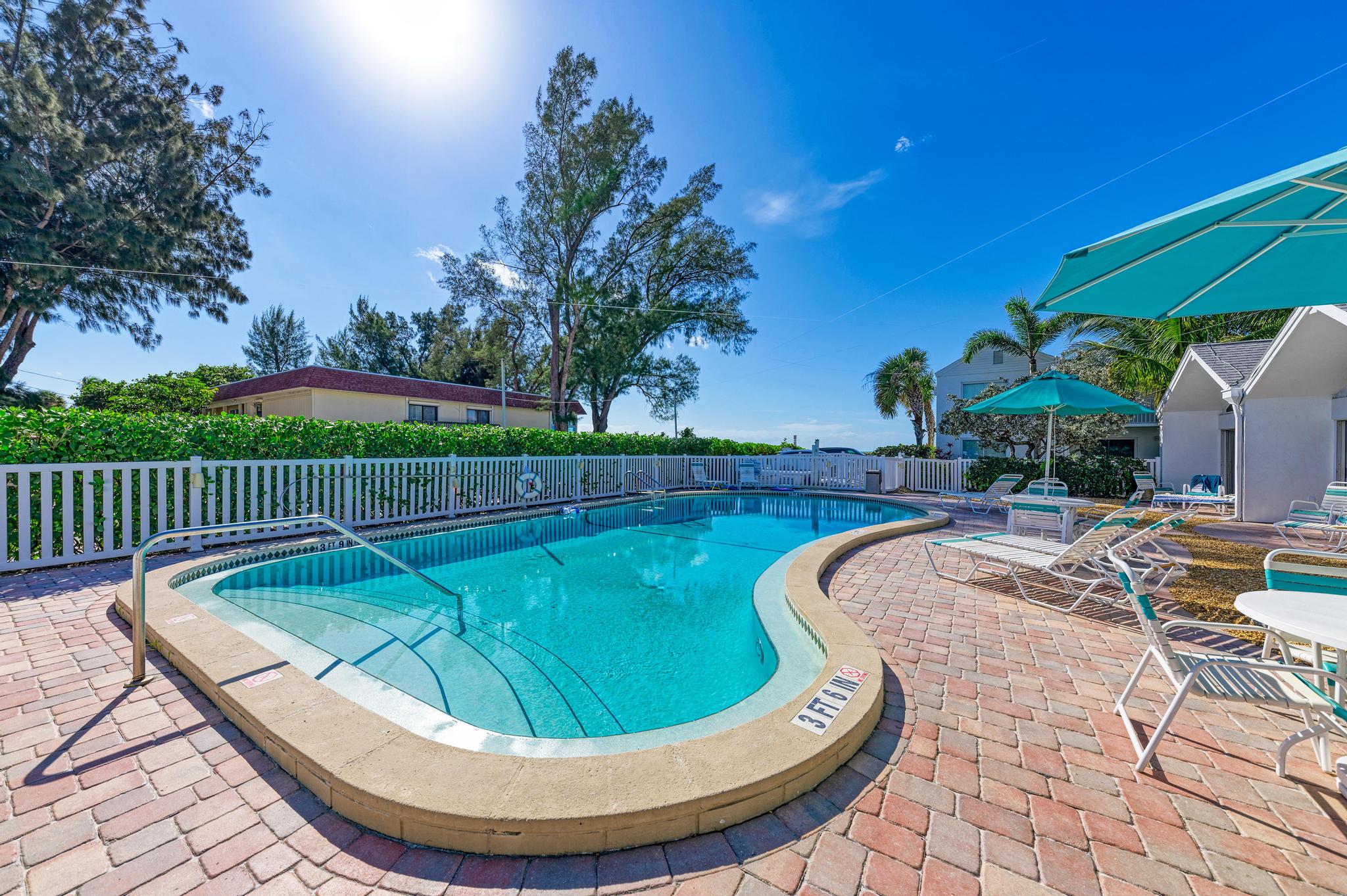 Charming One Bedroom Directly on Gulf of Mexico