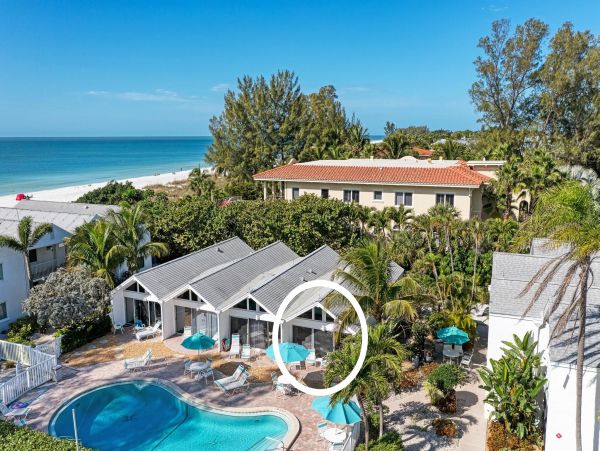 Charming One Bedroom Directly on Gulf of Mexico