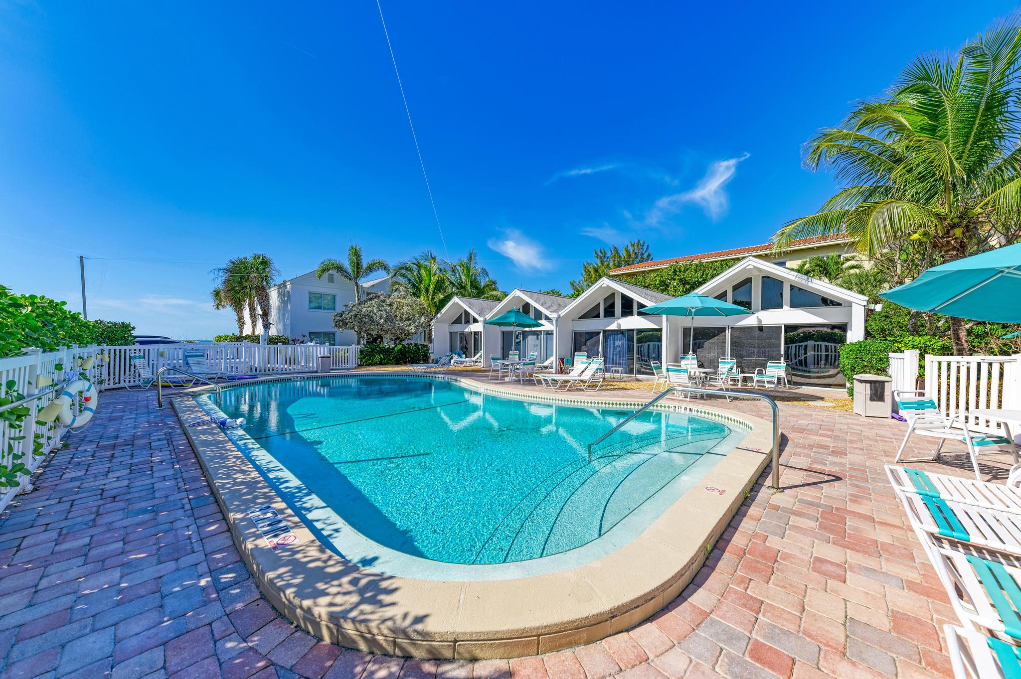 Charming One Bedroom Directly on Gulf of Mexico