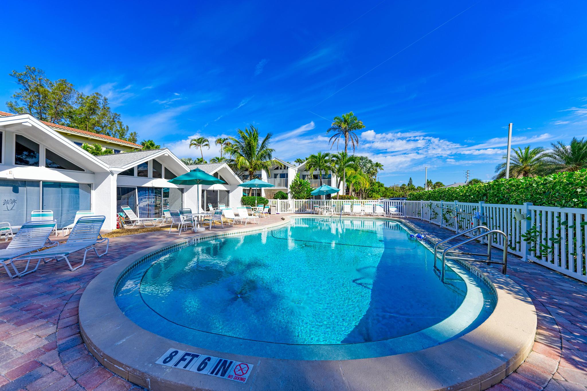 Charming One Bedroom Directly on Gulf of Mexico
