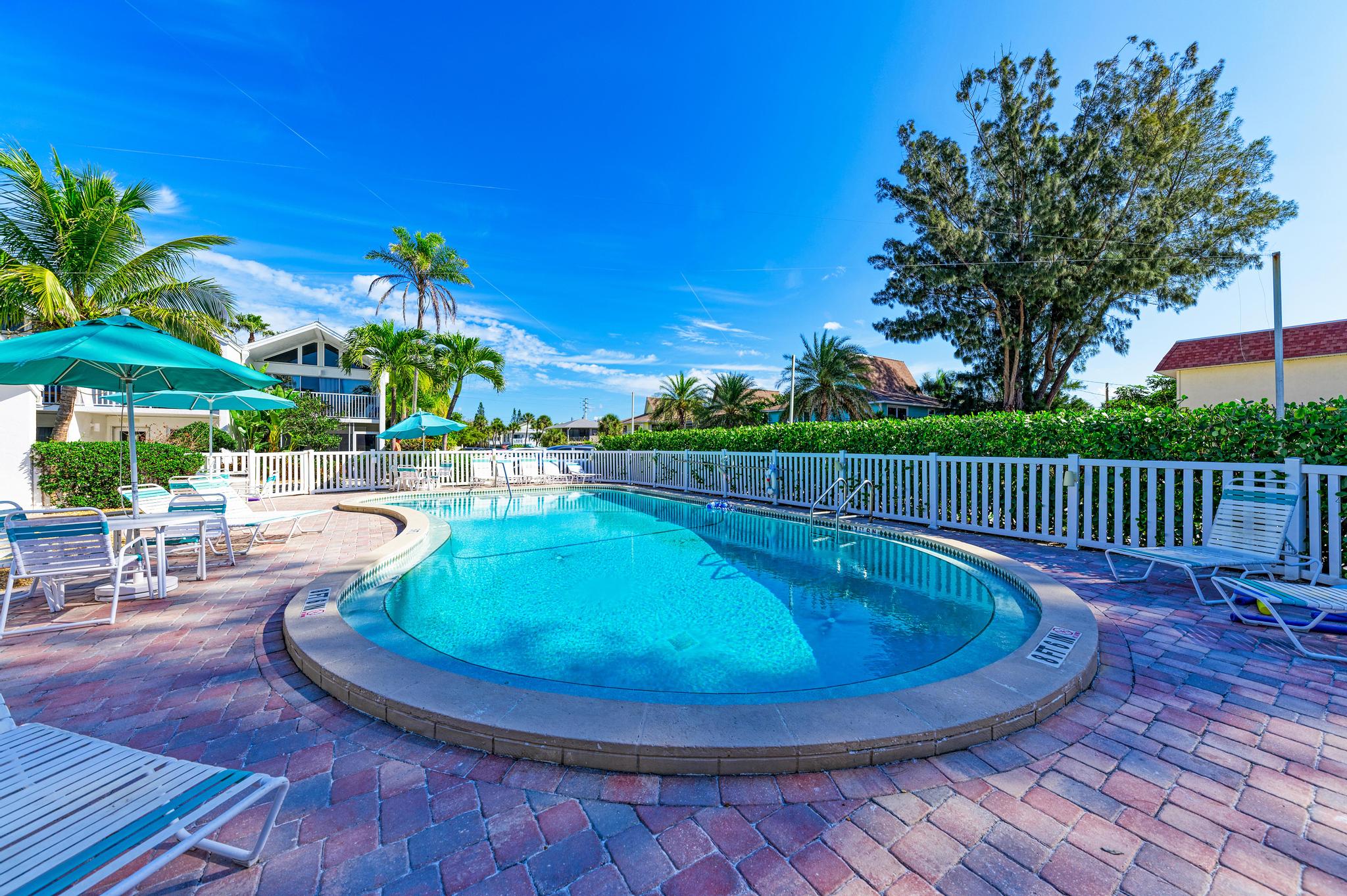 Charming One Bedroom Directly on Gulf of Mexico