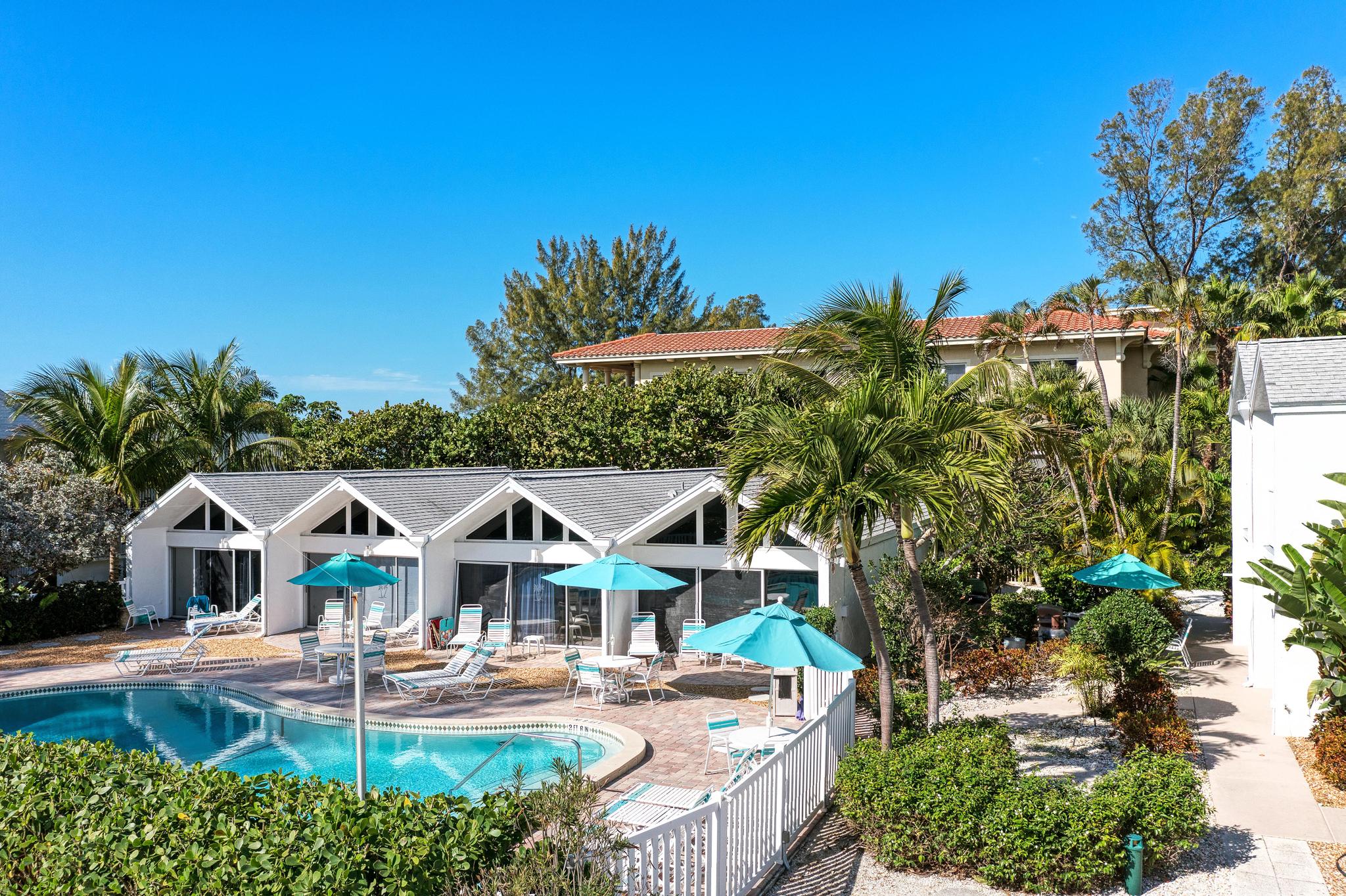 Charming One Bedroom Directly on Gulf of Mexico