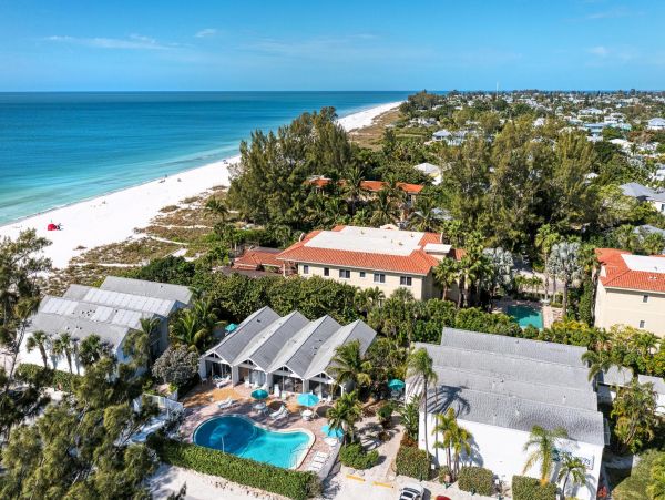 Charming One Bedroom Directly on Gulf of Mexico