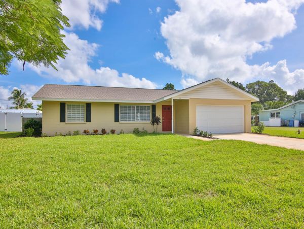 Bradenton Beautiful Three Bedroom Vacation Rental Home