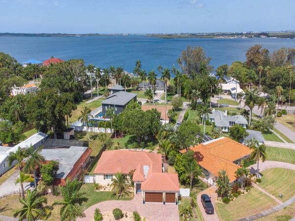 Anna Maria Island Holmes Beach Home 1018943