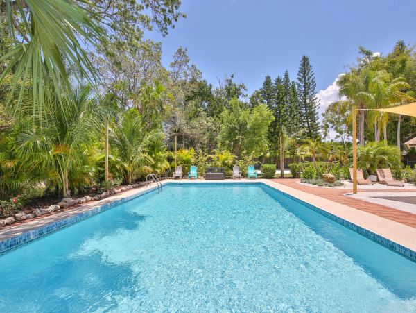 Bradenton Vacation Pool Home Four Bedrooms Sleeps 11