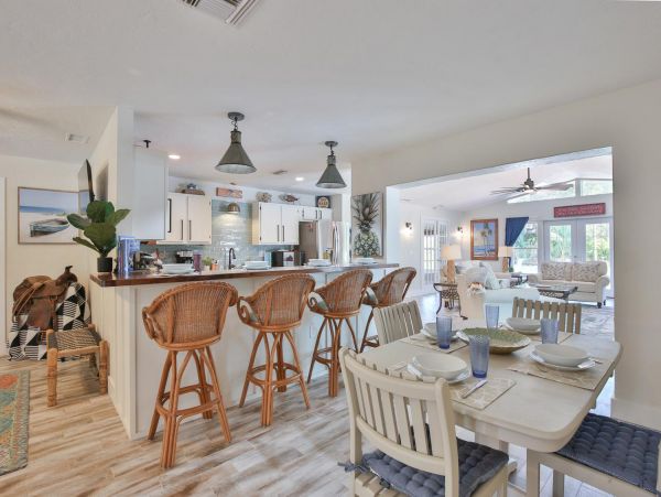 Bradenton Vacation Pool Home Four Bedrooms Sleeps 11