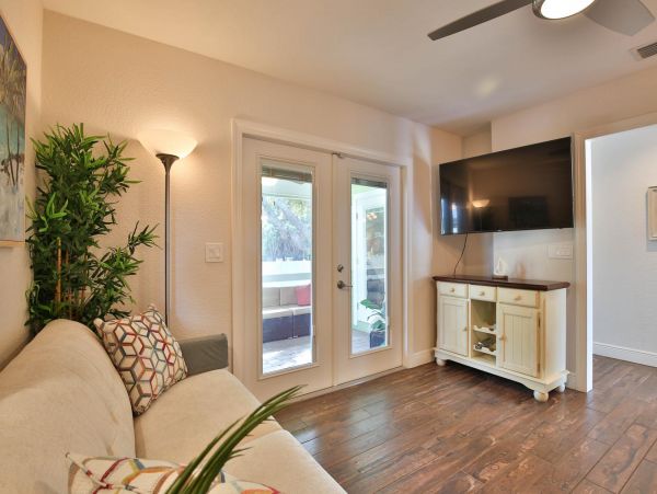 Beautiful Three Bedroom Home in Bradenton Sleeps Six Guests